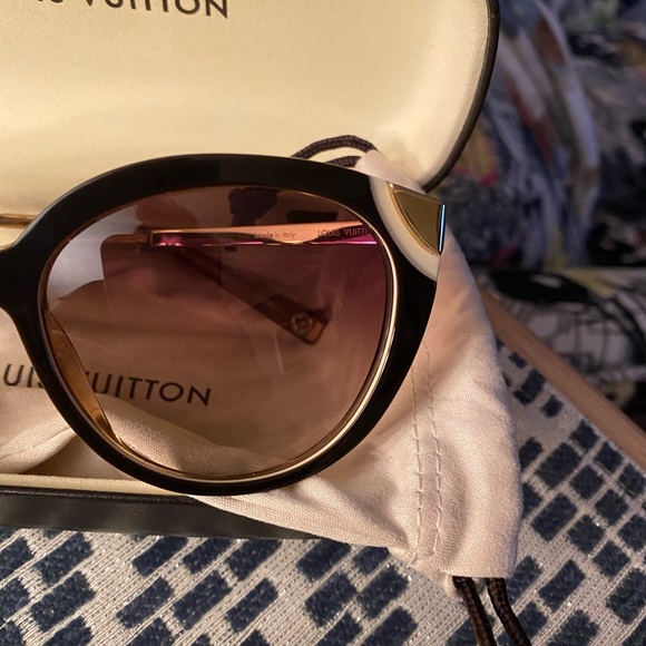 ๐ฆ LV Amber Cat Eye Sunglasses - Picture 6 of 15
